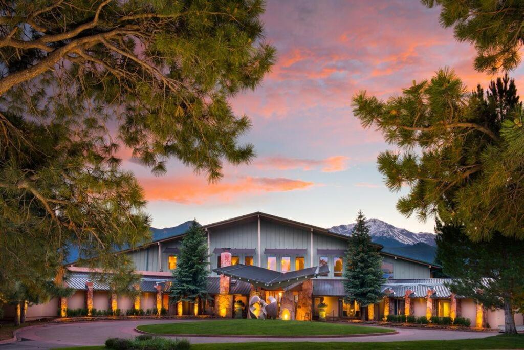 Garden Of The Gods Club And Resort